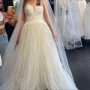 Wedding gown for sale $1,000. Including the veil.